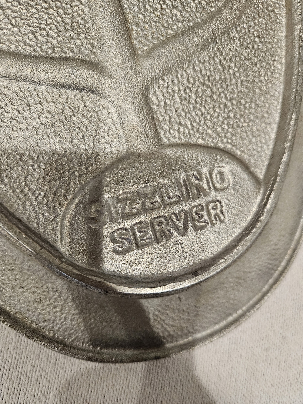 Vintage Metal Sizzling Server steak platters Fajitas (2) - Picture 2 of 5